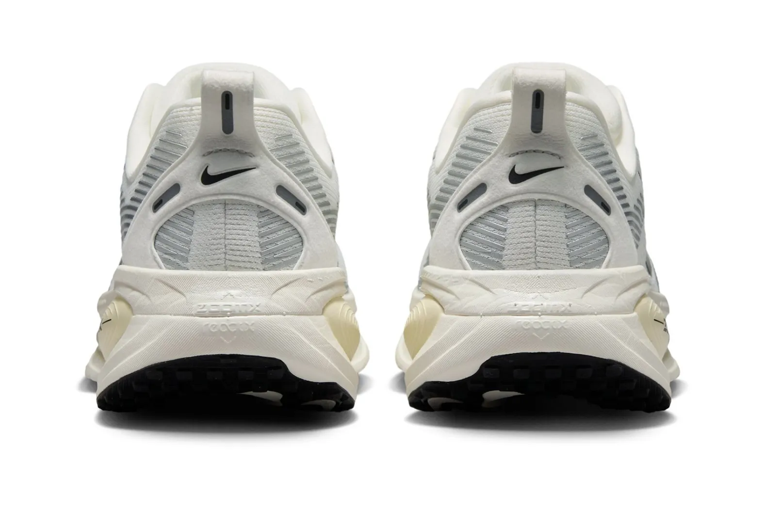 ◆正規品◆NIKE VOMERO 18 SUMMIT WHITE COCONUT MILK◆関税込◆ org.jpg